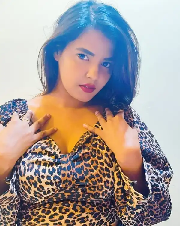 Sakshi vip call girls in Kolkata